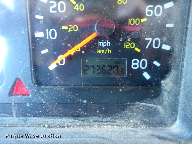 image for item DN2176 2002 Volvo VNL  semi truck