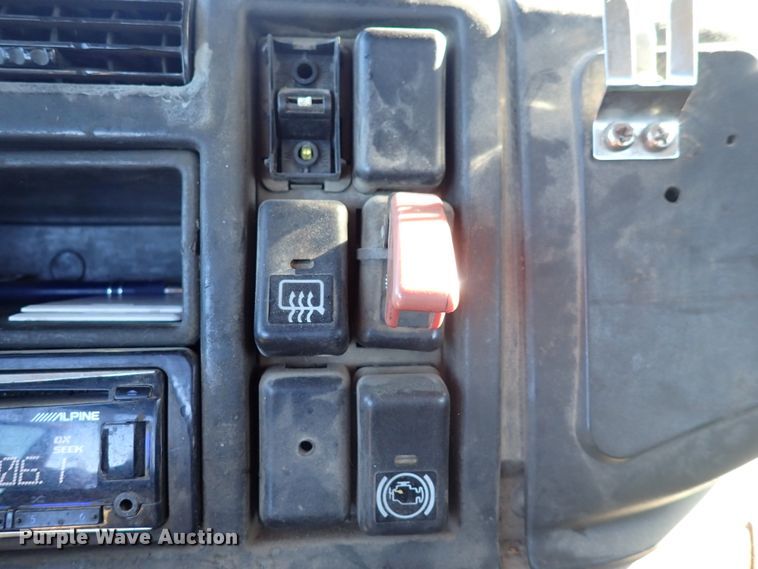 image for item DN2176 2002 Volvo VNL  semi truck