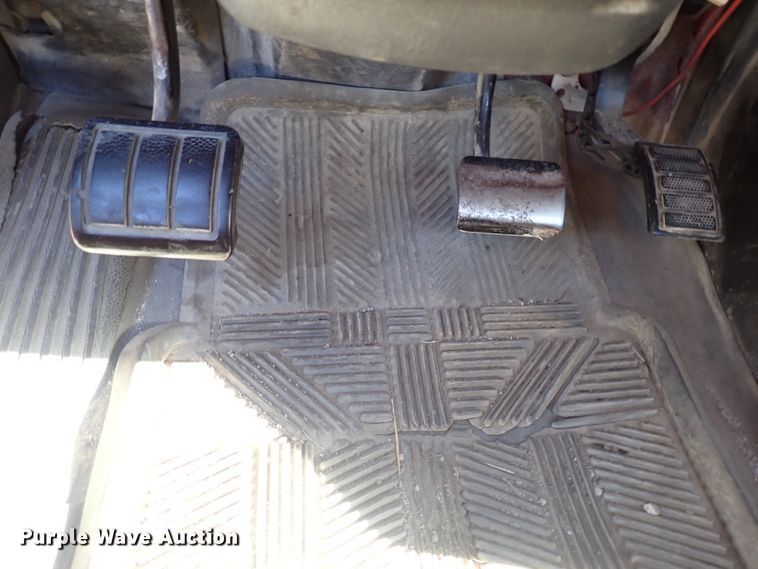 image for item DN2176 2002 Volvo VNL  semi truck