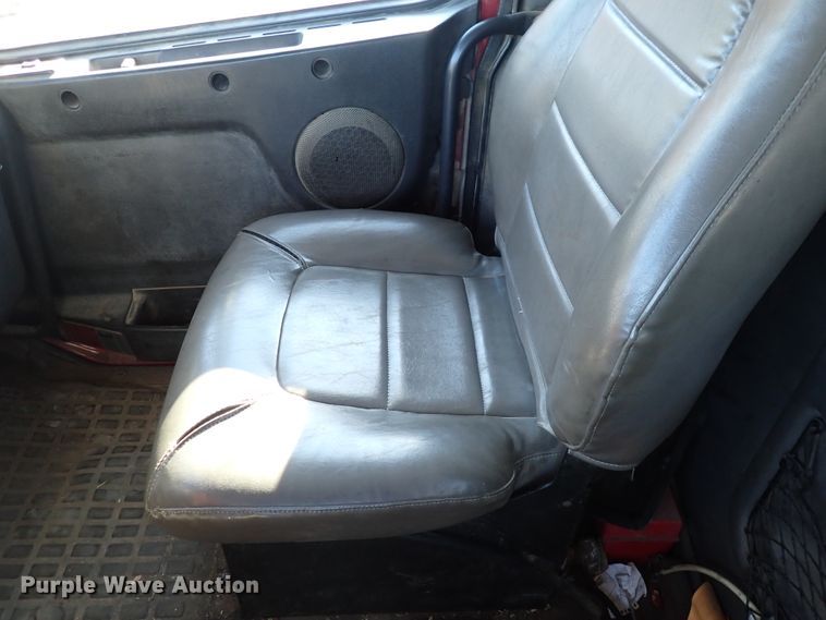 image for item DN2176 2002 Volvo VNL  semi truck