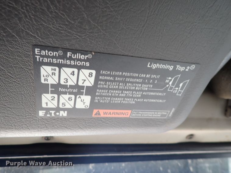 image for item DN2176 2002 Volvo VNL  semi truck