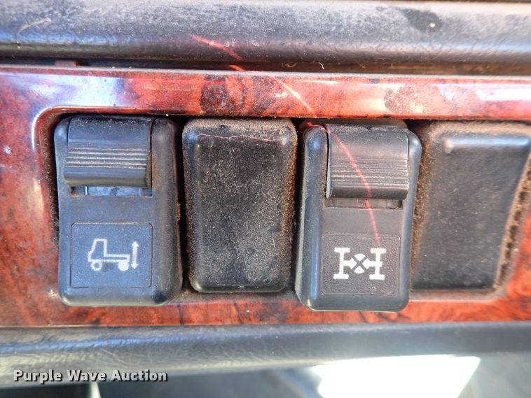 image for item DN2176 2002 Volvo VNL  semi truck