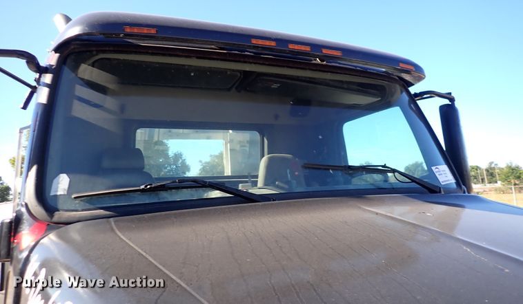 image for item DN2176 2002 Volvo VNL  semi truck