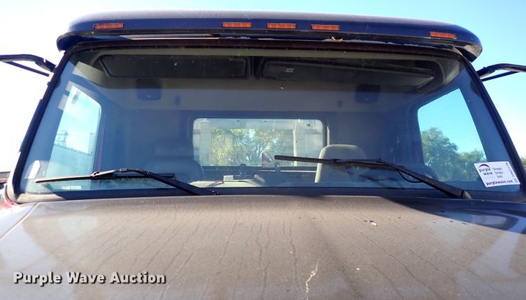 image for item DN2176 2002 Volvo VNL  semi truck