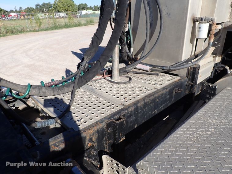 image for item DN2176 2002 Volvo VNL  semi truck