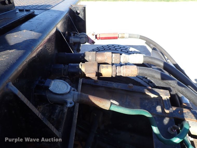 image for item DN2176 2002 Volvo VNL  semi truck