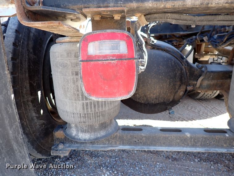 image for item DN2176 2002 Volvo VNL  semi truck