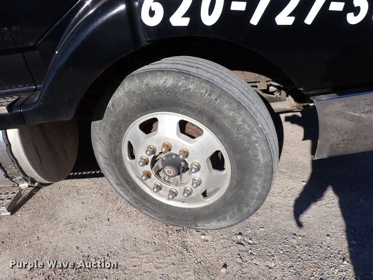 image for item DN2176 2002 Volvo VNL  semi truck