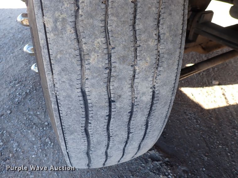 image for item DN2176 2002 Volvo VNL  semi truck