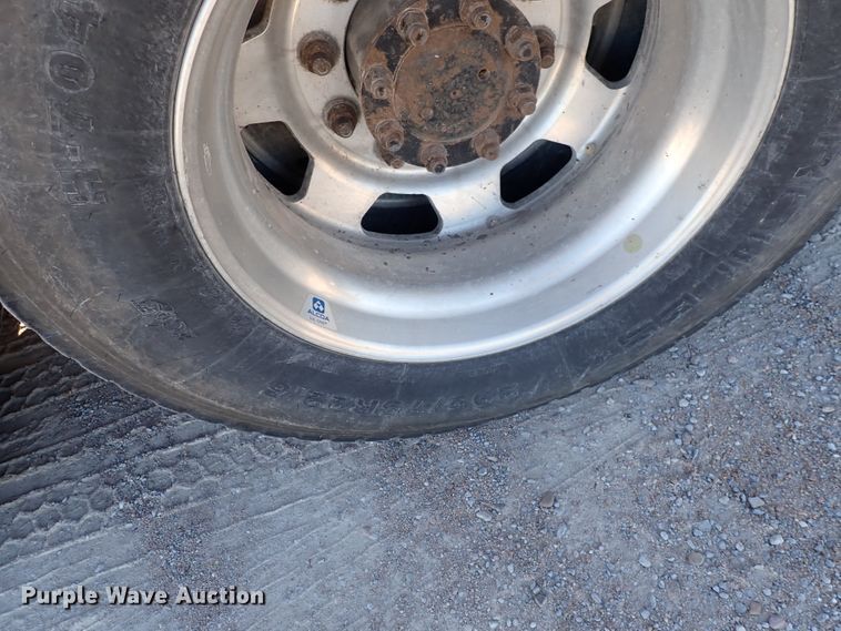 image for item DN2176 2002 Volvo VNL  semi truck