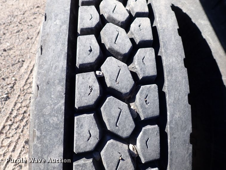 image for item DN2176 2002 Volvo VNL  semi truck