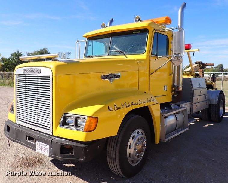 image for item DN2178 1989 Freightliner FLD120  tow truck