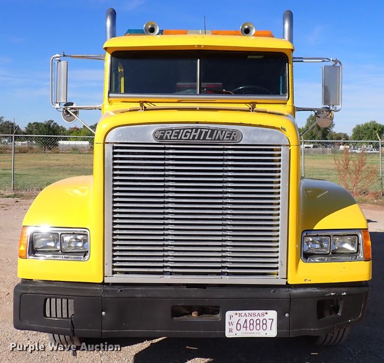 image for item DN2178 1989 Freightliner FLD120  tow truck