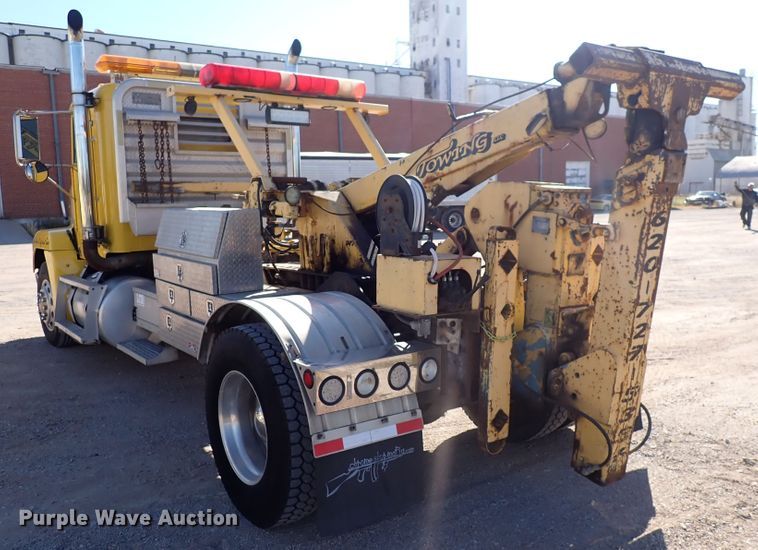 image for item DN2178 1989 Freightliner FLD120  tow truck