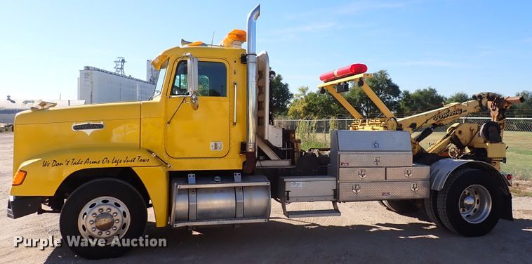 image for item DN2178 1989 Freightliner FLD120  tow truck