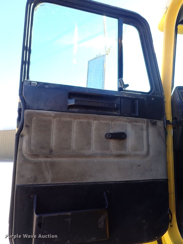 image for item DN2178 1989 Freightliner FLD120  tow truck