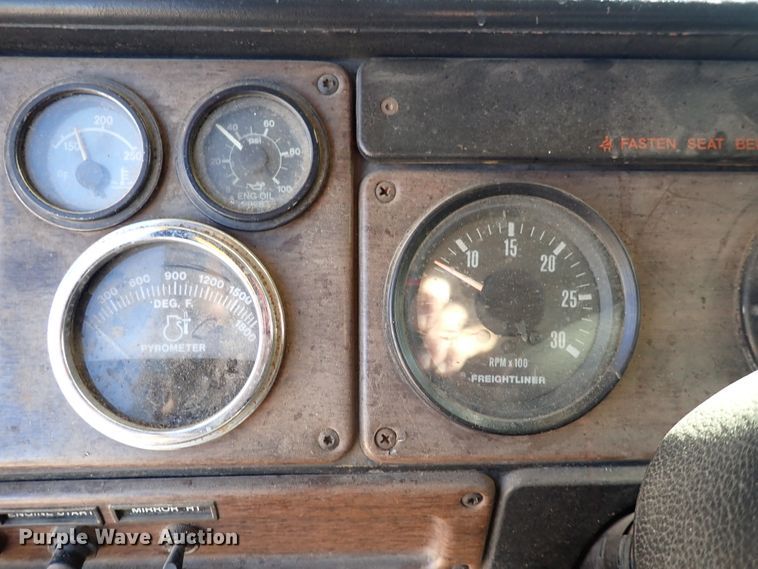 image for item DN2178 1989 Freightliner FLD120  tow truck