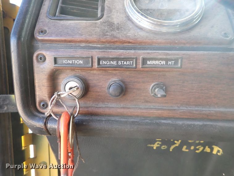 image for item DN2178 1989 Freightliner FLD120  tow truck