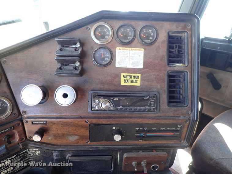 image for item DN2178 1989 Freightliner FLD120  tow truck