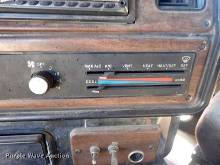 image for item DN2178 1989 Freightliner FLD120  tow truck