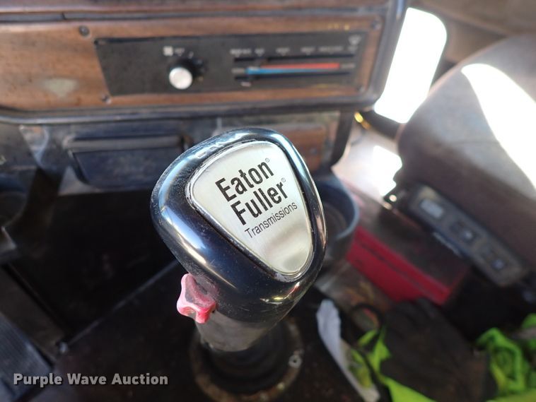 image for item DN2178 1989 Freightliner FLD120  tow truck