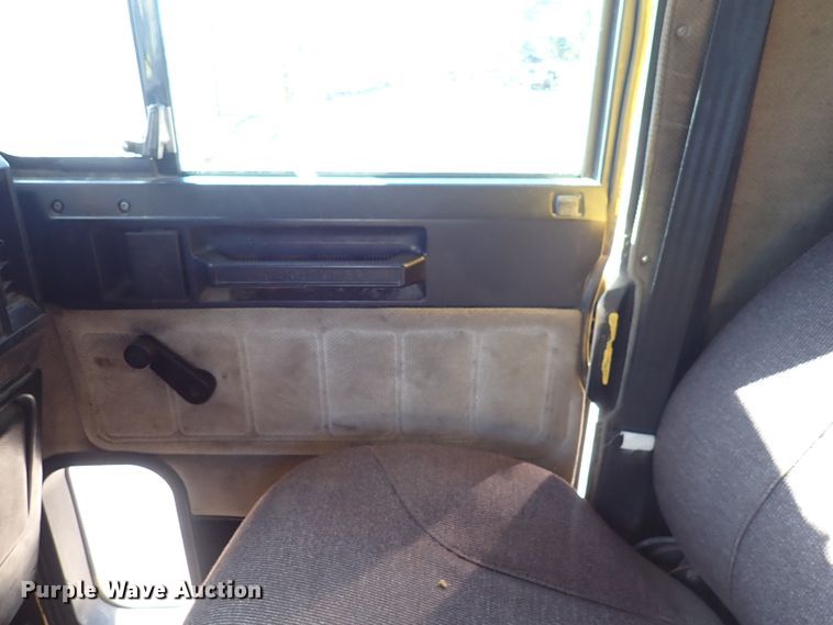 image for item DN2178 1989 Freightliner FLD120  tow truck