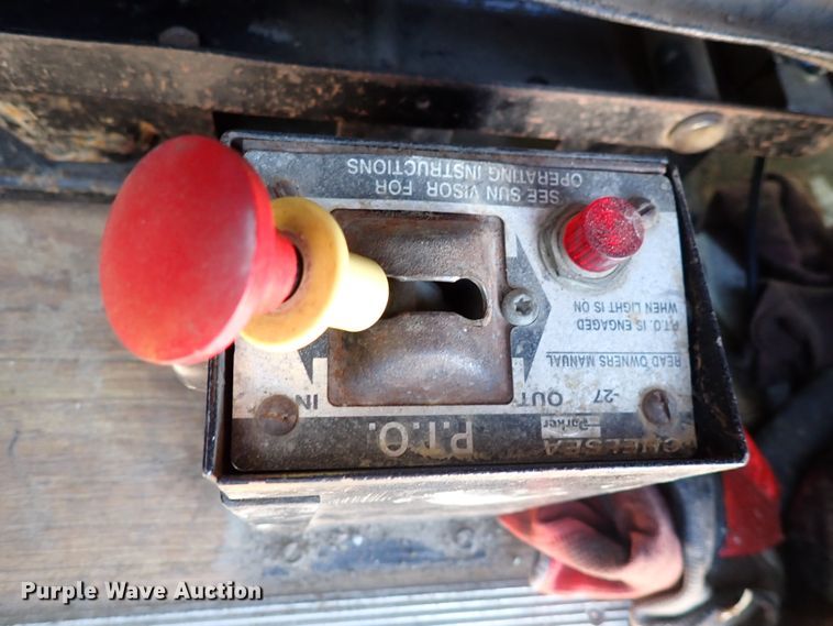 image for item DN2178 1989 Freightliner FLD120  tow truck