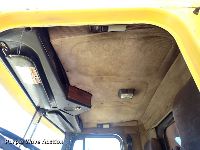 image for item DN2178 1989 Freightliner FLD120  tow truck