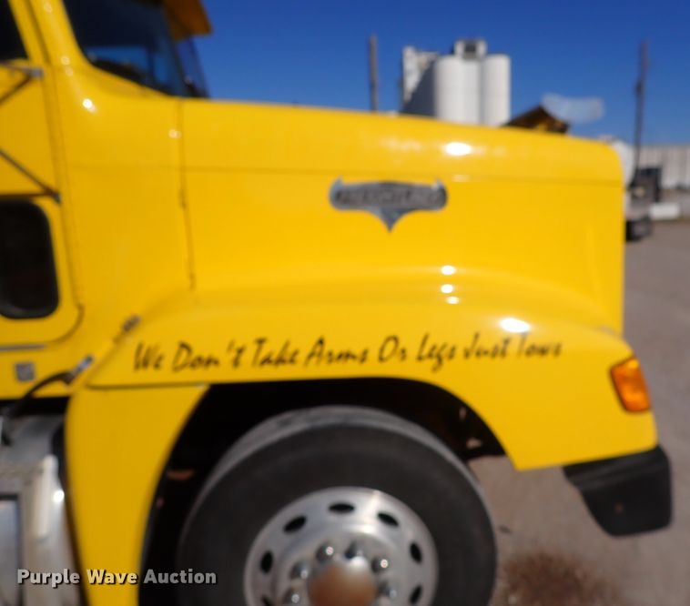 image for item DN2178 1989 Freightliner FLD120  tow truck