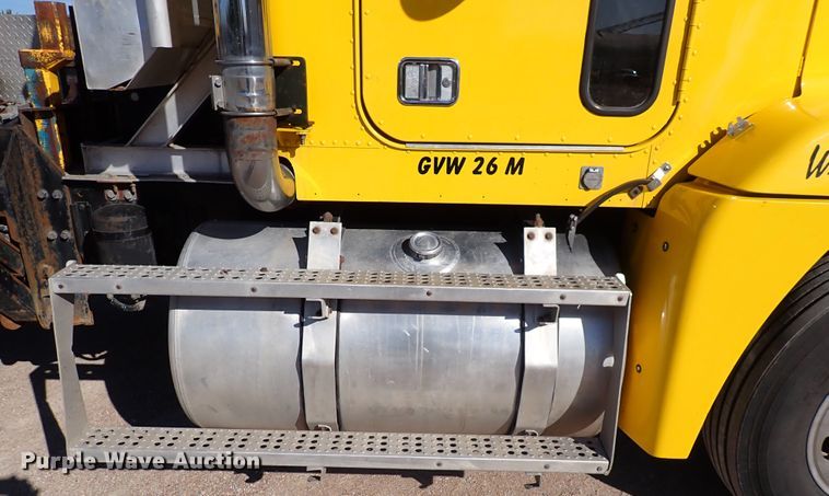 image for item DN2178 1989 Freightliner FLD120  tow truck