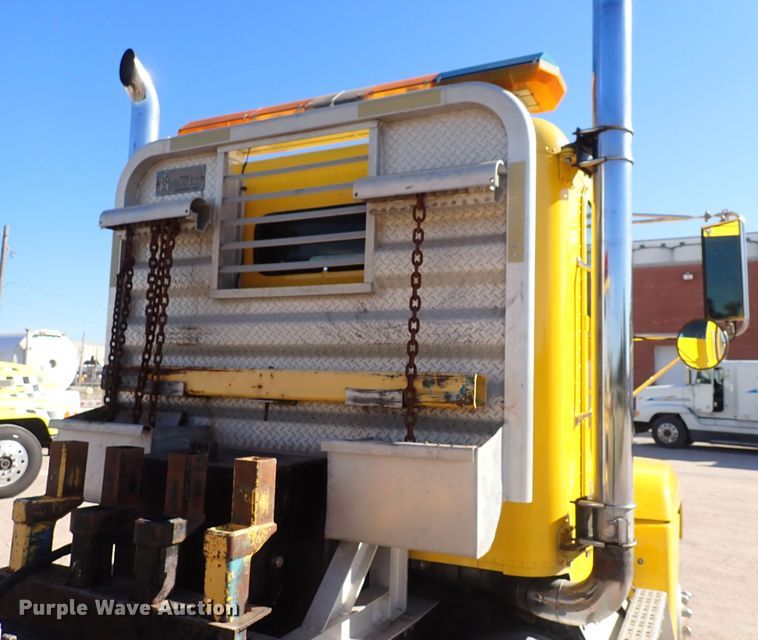 image for item DN2178 1989 Freightliner FLD120  tow truck