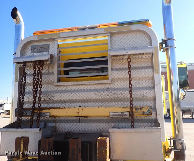 image for item DN2178 1989 Freightliner FLD120  tow truck