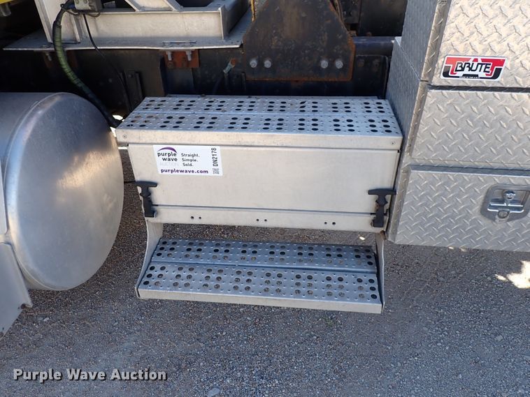 image for item DN2178 1989 Freightliner FLD120  tow truck