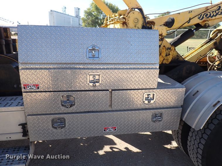 image for item DN2178 1989 Freightliner FLD120  tow truck