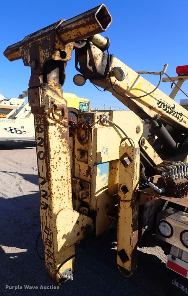 image for item DN2178 1989 Freightliner FLD120  tow truck