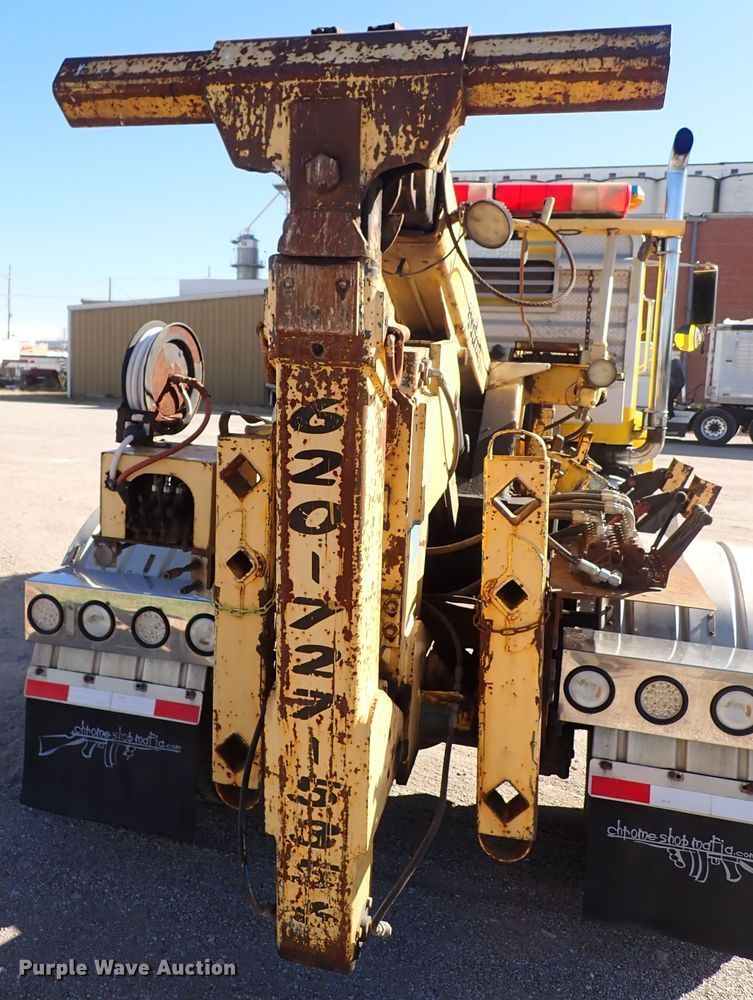 image for item DN2178 1989 Freightliner FLD120  tow truck