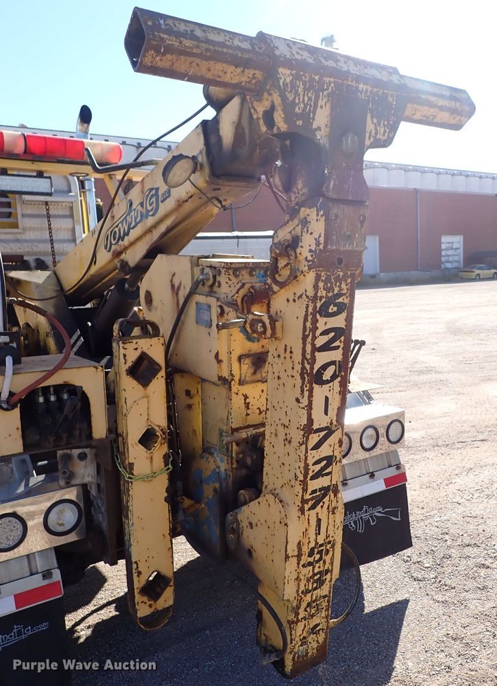 image for item DN2178 1989 Freightliner FLD120  tow truck