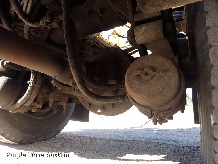 image for item DN2178 1989 Freightliner FLD120  tow truck