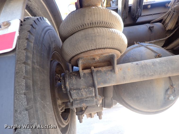 image for item DN2178 1989 Freightliner FLD120  tow truck