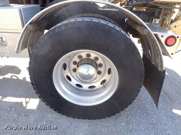 image for item DN2178 1989 Freightliner FLD120  tow truck