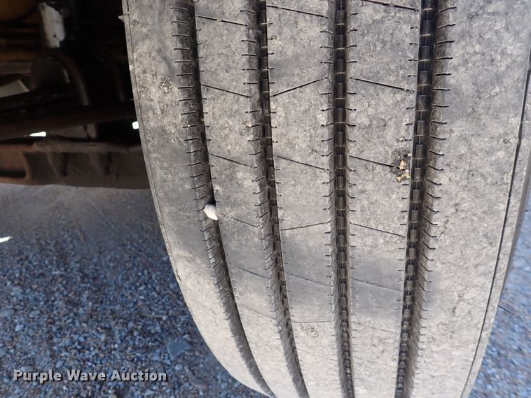 image for item DN2178 1989 Freightliner FLD120  tow truck