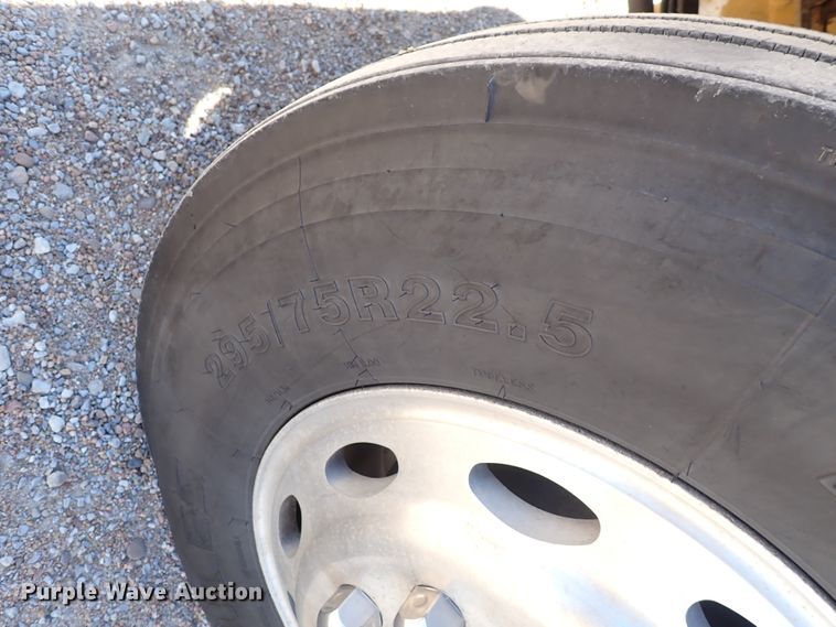 image for item DN2178 1989 Freightliner FLD120  tow truck