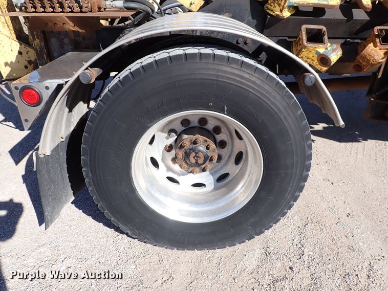 image for item DN2178 1989 Freightliner FLD120  tow truck