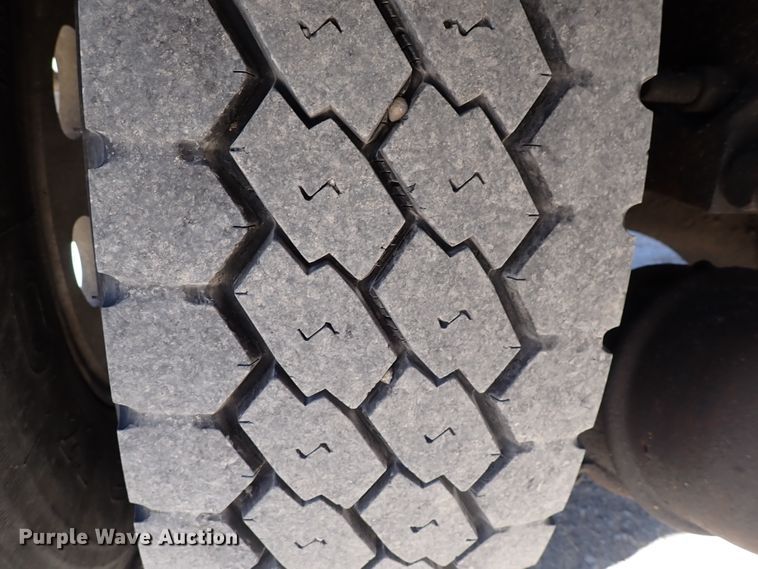 image for item DN2178 1989 Freightliner FLD120  tow truck