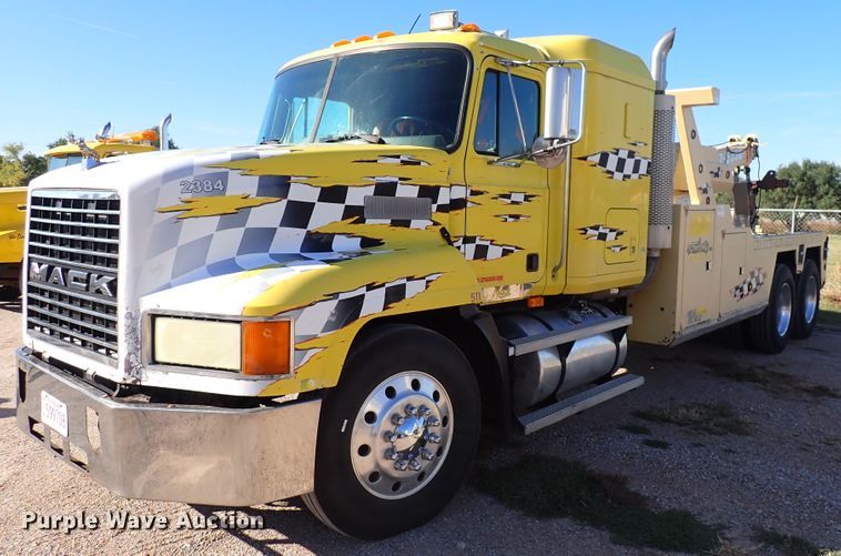 image for item DN2179 1996 Mack CH600  tow truck