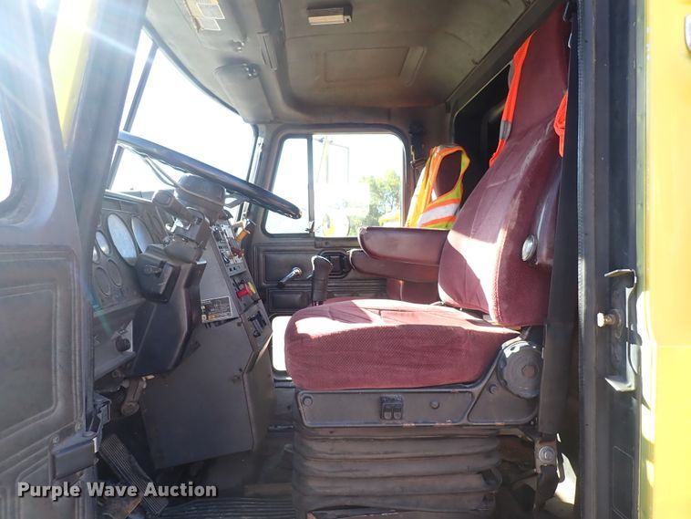 image for item DN2179 1996 Mack CH600  tow truck