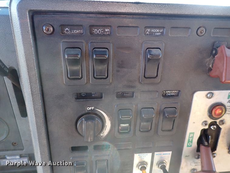 image for item DN2179 1996 Mack CH600  tow truck