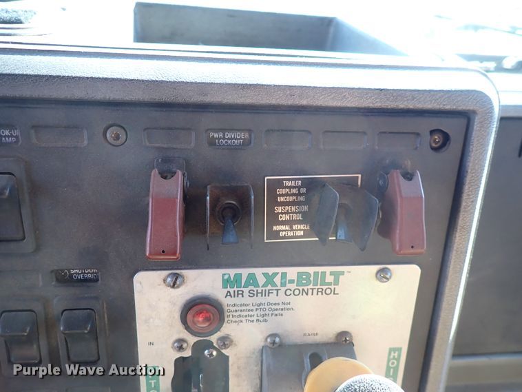 image for item DN2179 1996 Mack CH600  tow truck