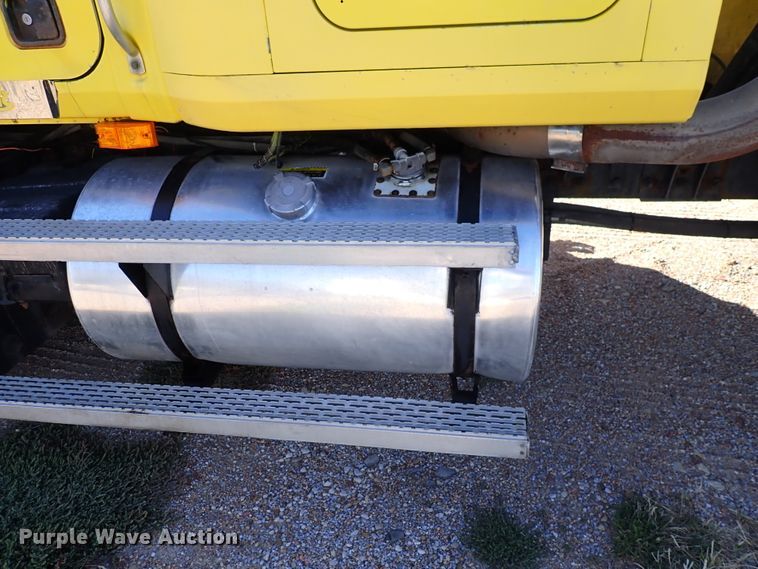 image for item DN2179 1996 Mack CH600  tow truck