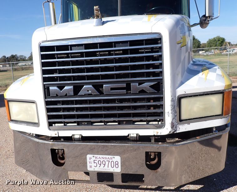 image for item DN2179 1996 Mack CH600  tow truck
